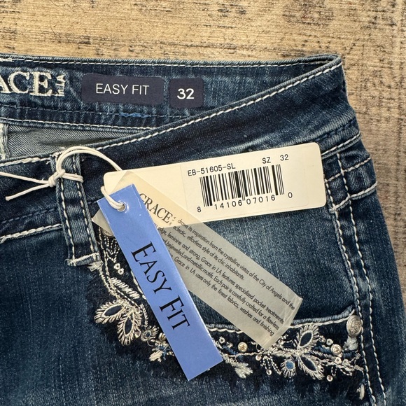 Grace in LA Jeans - Picture 4 of 6